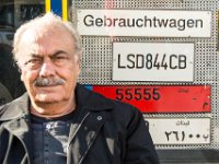 Gebrauchtwagen fiel mir sofort auf, der Schildermacher hatte dies im Schaufenster hängen. Im übrigen fahren viele LKWs und Kleintransporter mit deutscher Aufschrift durch Beirut. Die sind als Gebrauchtwagen hierher gekommen.